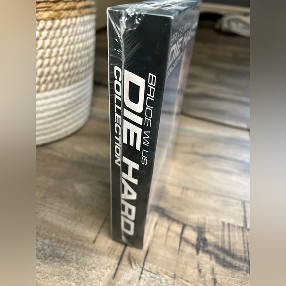 Die Hard Collection SEALED DVD Set - Picture 2 of 4